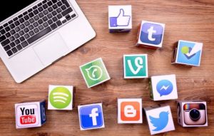 Liên kết website với mạng xã hội