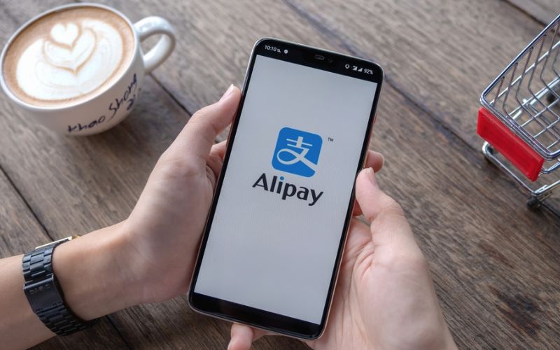 Thông qua ví Alipay