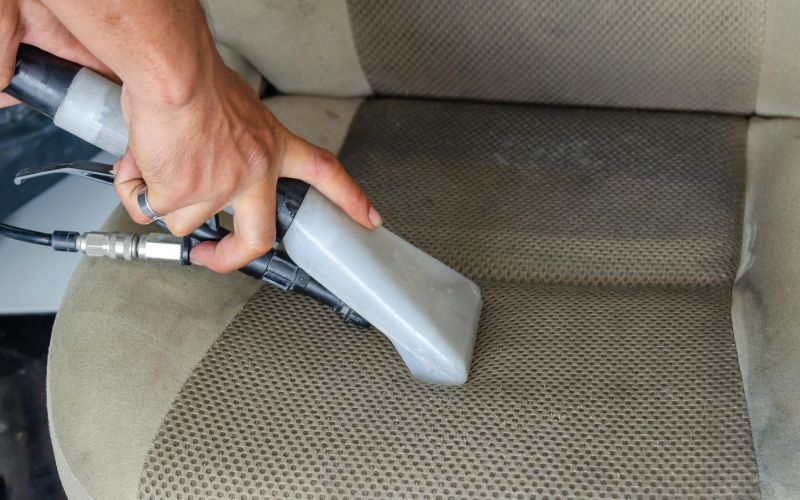 mẹo khử mùi hôi ghế văn phòng