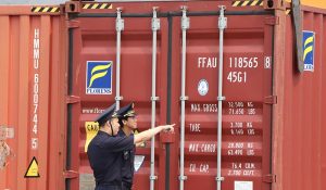 rủi ro giữ hàng tại hải quan